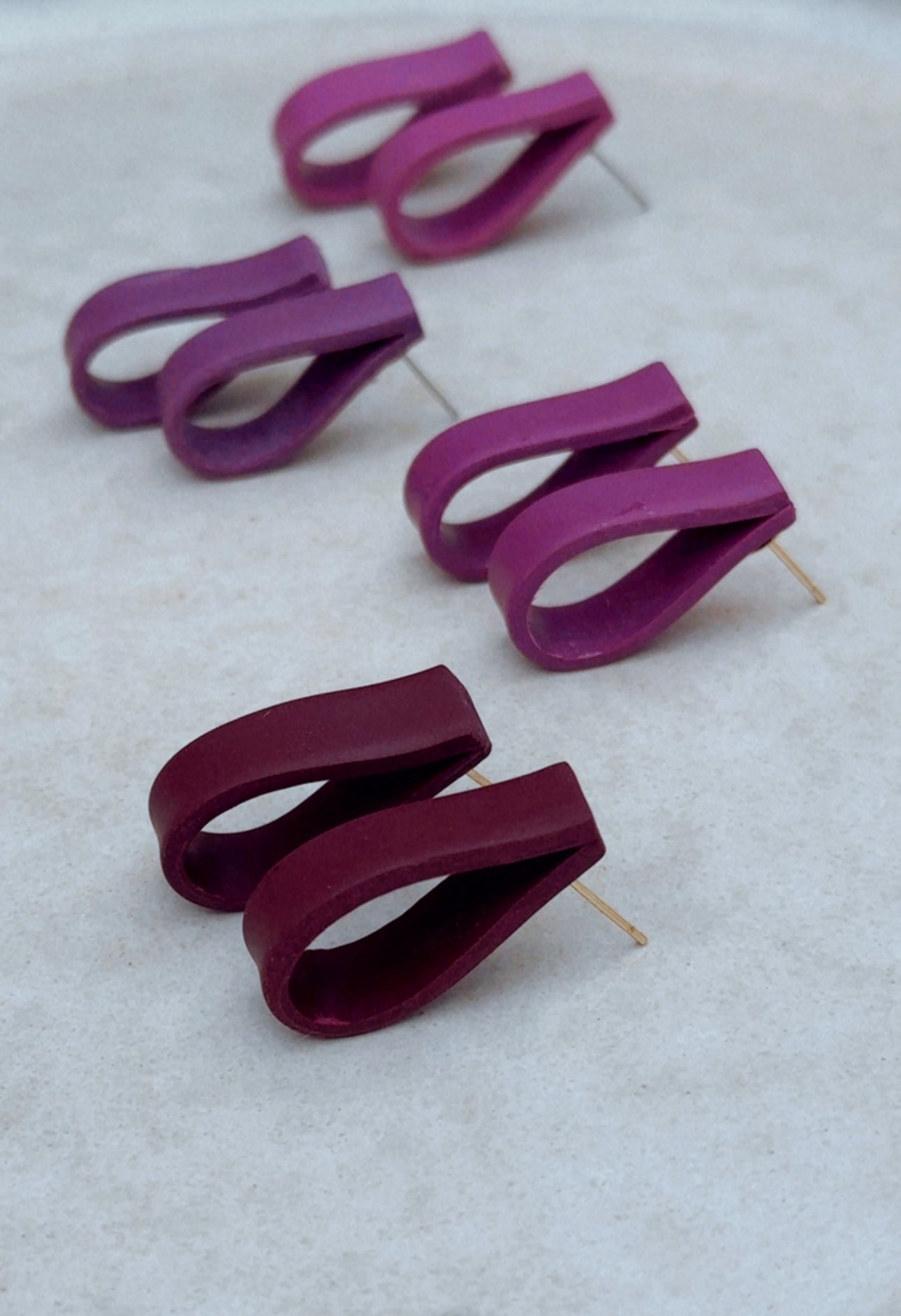 RIBBON STUDS BURGUNDY