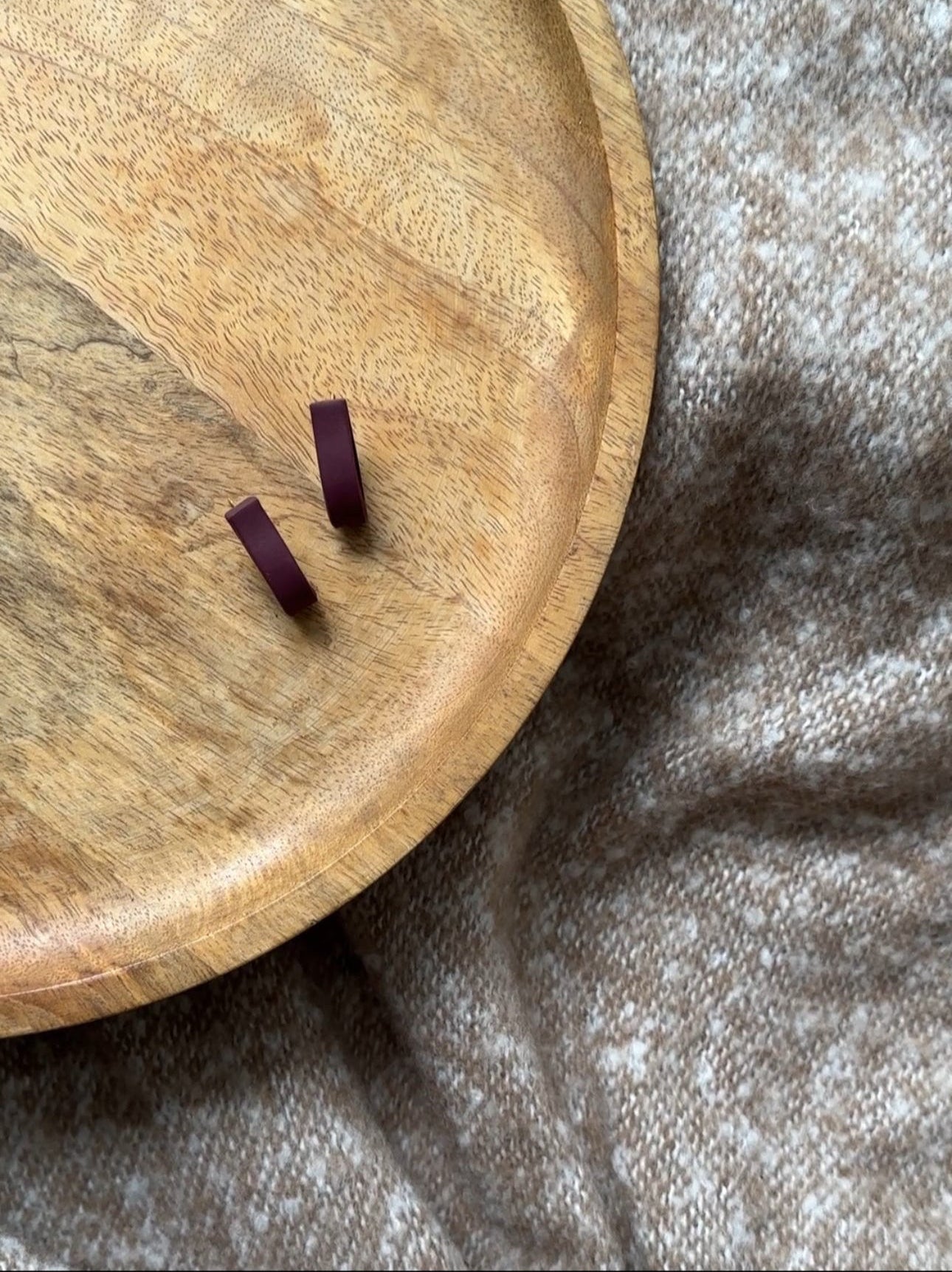 RIBBON STUDS BURGUNDY