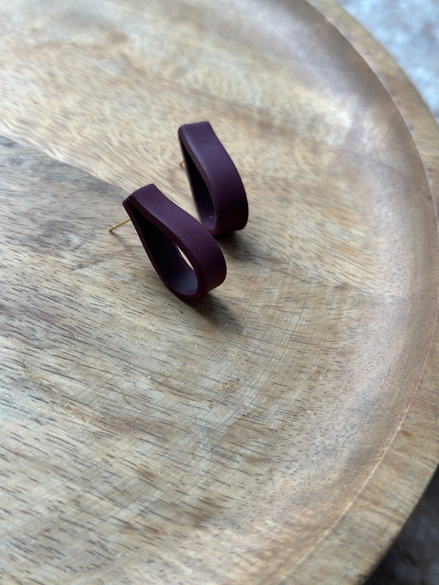 RIBBON STUDS BURGUNDY