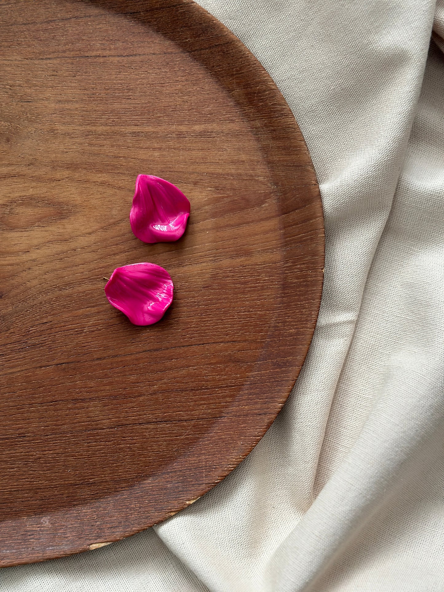 SHINY PINK MEGA PETALS STUDS