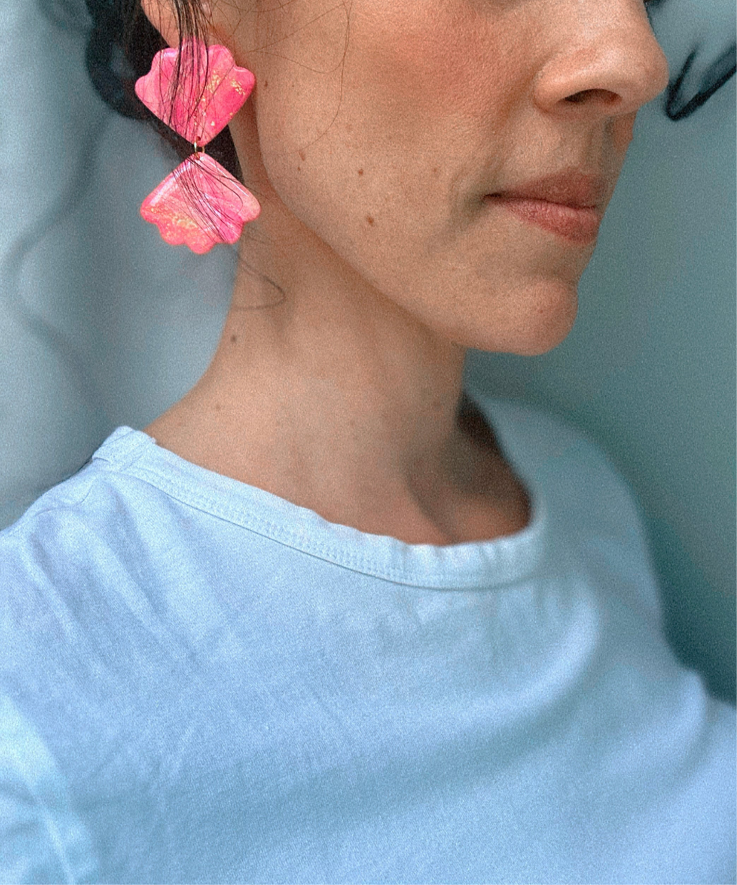 CHIC PETALS DANGLE HOT PINK