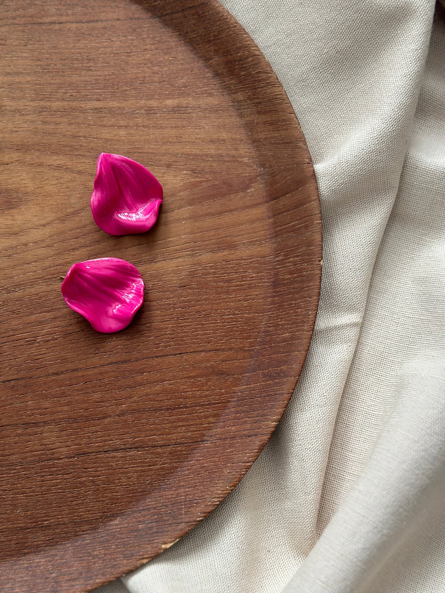 SHINY PINK MEGA PETALS STUDS