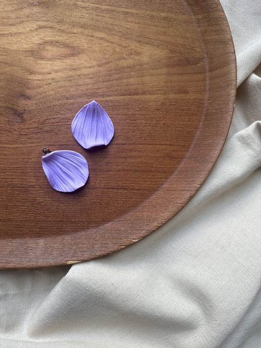 LAVENDER MEGA PETALS STUDS