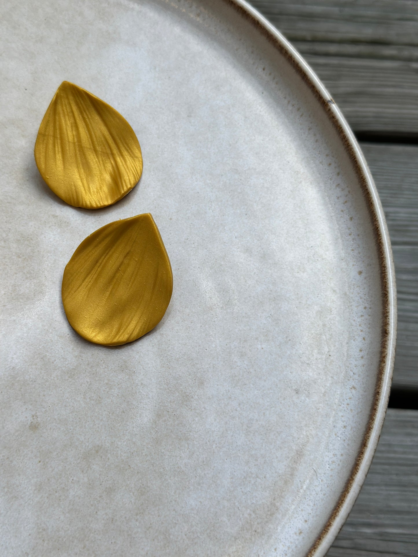 MEGA PETALS GOLD