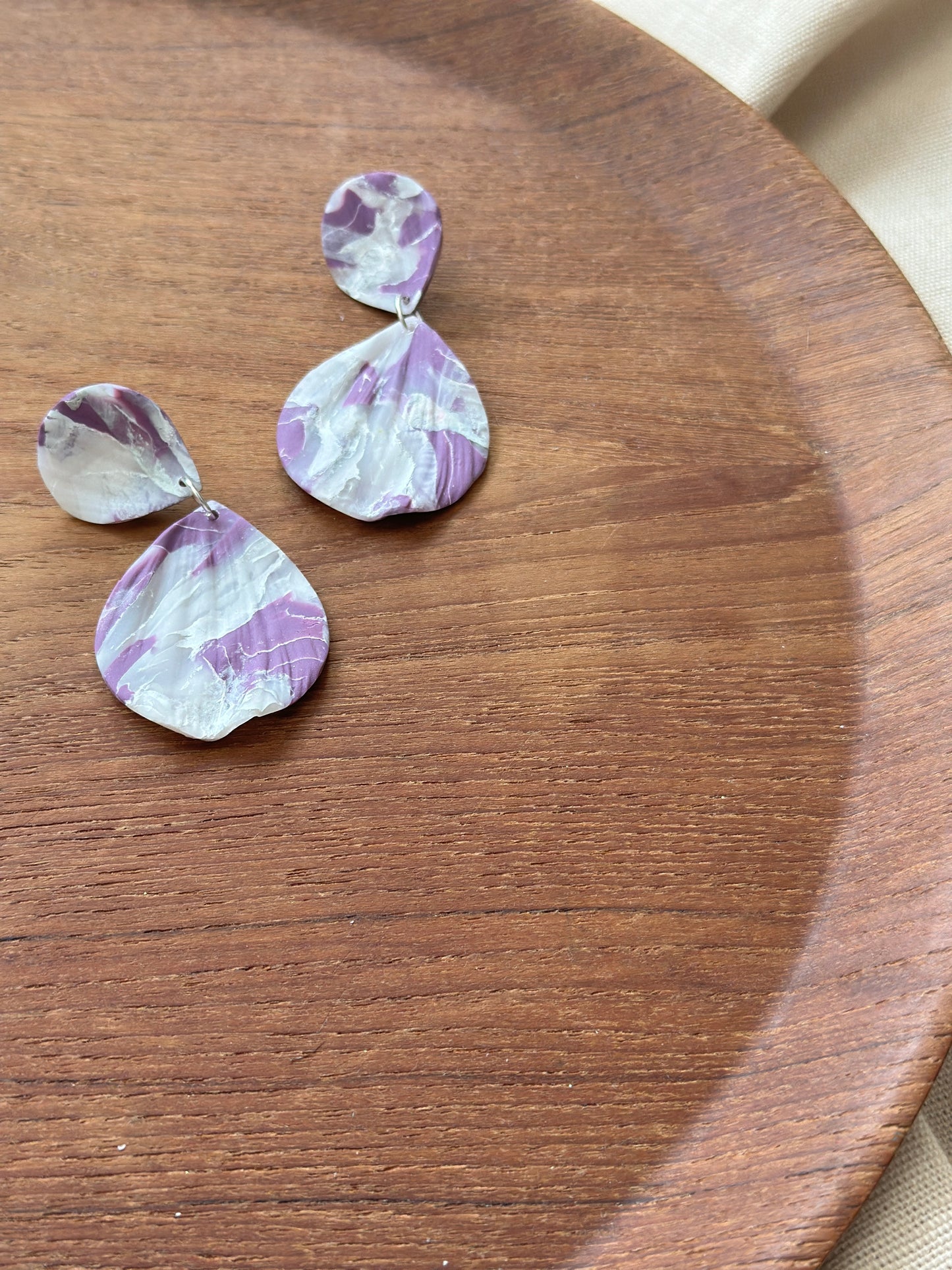 DELICATE PETALS DANGLE MARBLED PURPLE