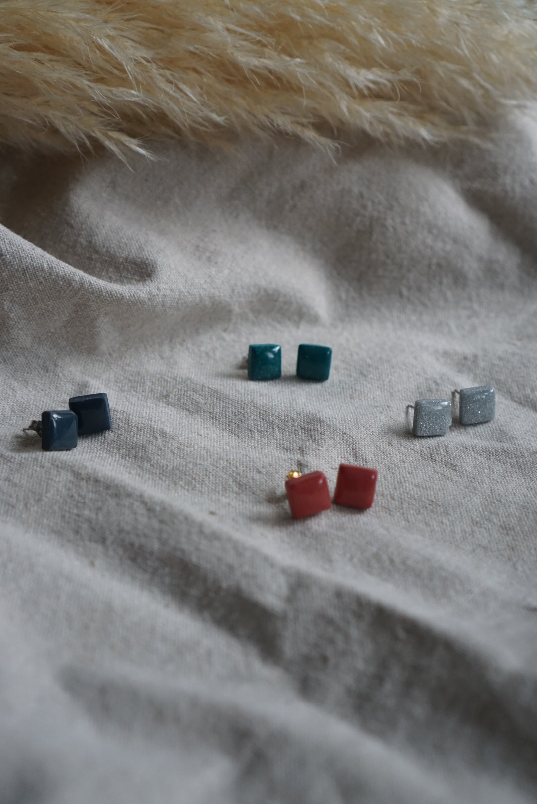 GEOMETRIC SQUARE STUDS