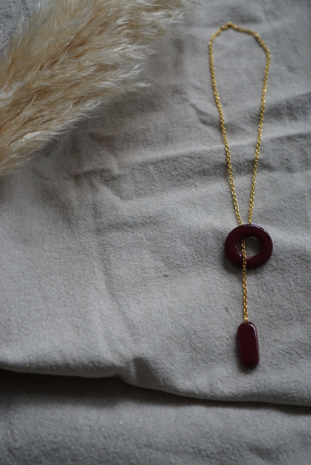 GEOMETRICS NECKLACE BURGUNDY