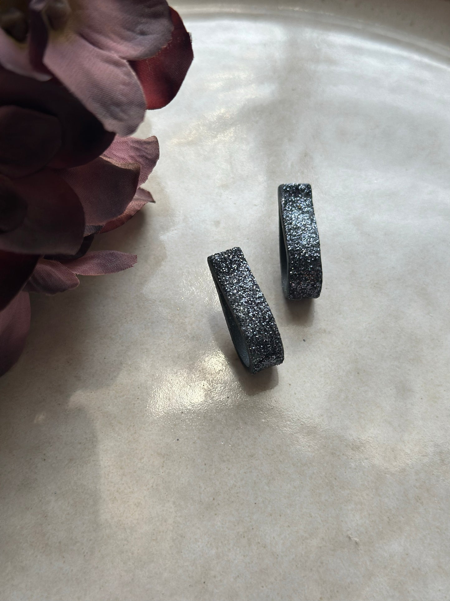 RIBBON STUDS SVART BONANZA