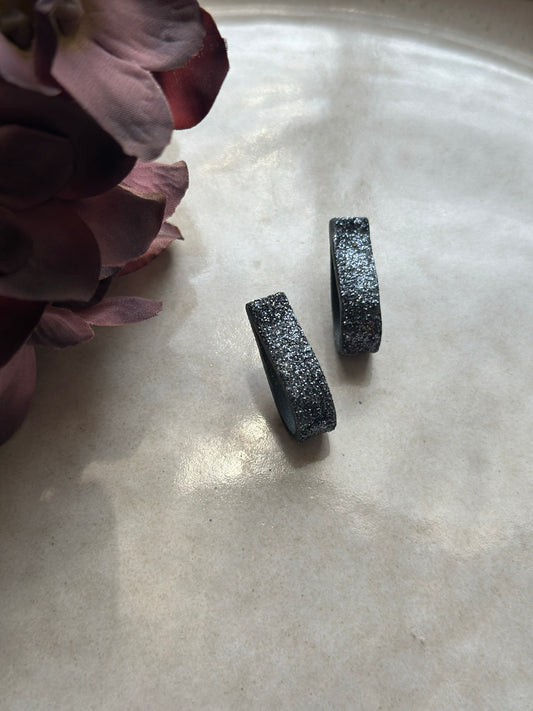 RIBBON STUDS BLACK BONANZA