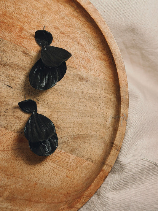 SERENETY PETALS BLACK GLITTER